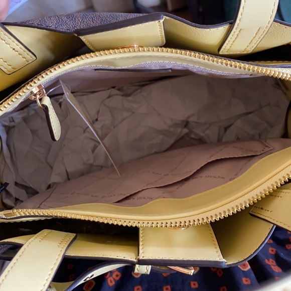 Michael Kors Emilia Large Satchel&wallet&wristlet - Picture 8 of 10